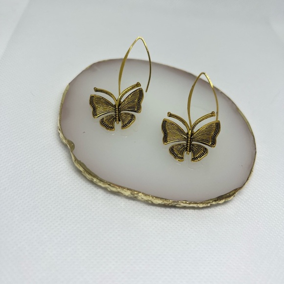 Chic‎ Gold Butterfly Earrings - Picture 1 of 2